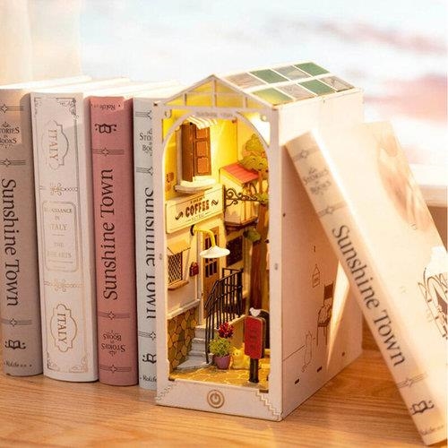 MAQUETA SUJETALIBROS LIBRERIA SUNSHINE TOWN | 6946785117714