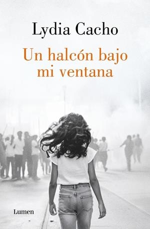 UN HALCÓN BAJO MI VENTANA | 9788426434210 | CACHO, LYDIA